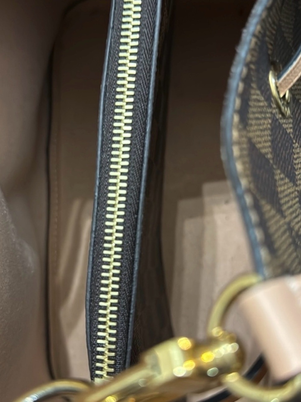 Louis Vuitton Brown and Tan Damier Ebene Crossbody with Gold Hardware - Picture 3 of 4